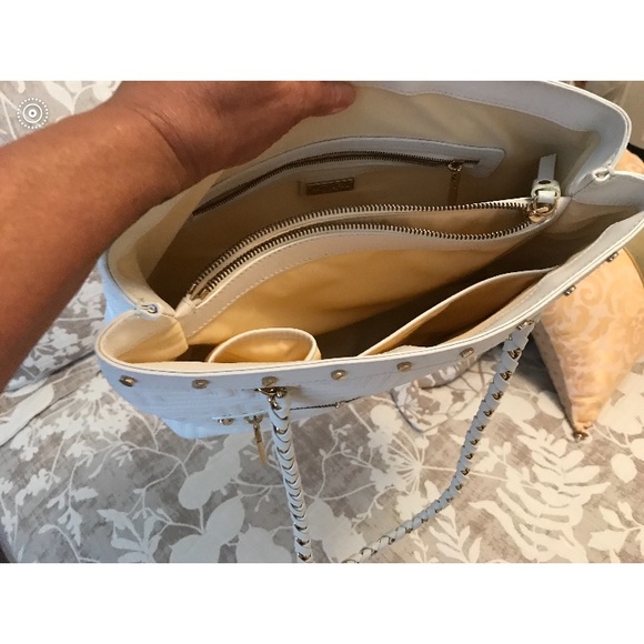 Versace White & Gold Quilted Leather Front Zip - Picture 4 of 13